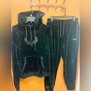 TONY men set jacket and pants new with tags